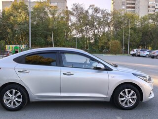 2018 Hyundai Solaris II, серебристый, 1500000 рублей, вид 3