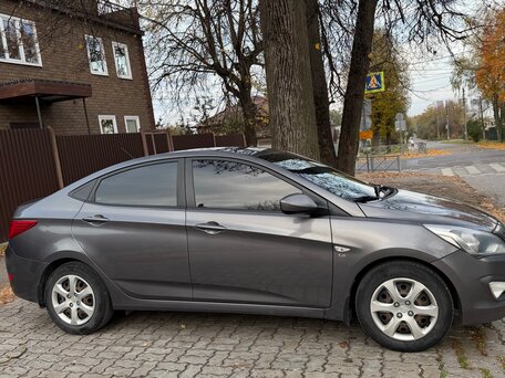 2015 Hyundai Solaris I Рестайлинг, серый, 850000 рублей, вид 3