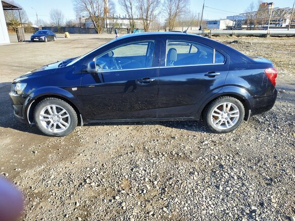 2014 Chevrolet Aveo II, чёрный, 500000 рублей - вид 3