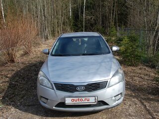 2011 Kia Ceed I Рестайлинг, серебристый, 570000 рублей, вид 1