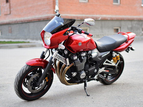 2008 Yamaha XJR1300, красный - вид 3