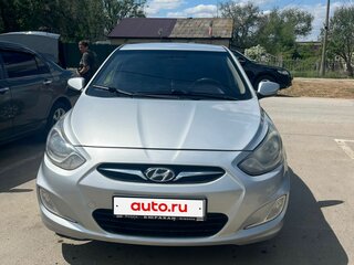 2013 Hyundai Solaris I, серебристый, 670000 рублей, вид 2