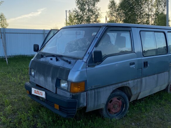 1988 Mitsubishi Delica III, голубой, 100000 рублей