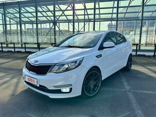 2015 Kia Rio III Рестайлинг, белый, 1350000 рублей, вид 3