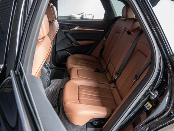 2021 Audi Q5 45 TFSI II (FY) Рестайлинг, чёрный, 4650000 рублей - вид 8
