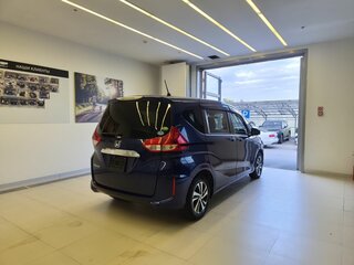 2017 Honda Freed II, синий, 1350000 рублей, вид 4