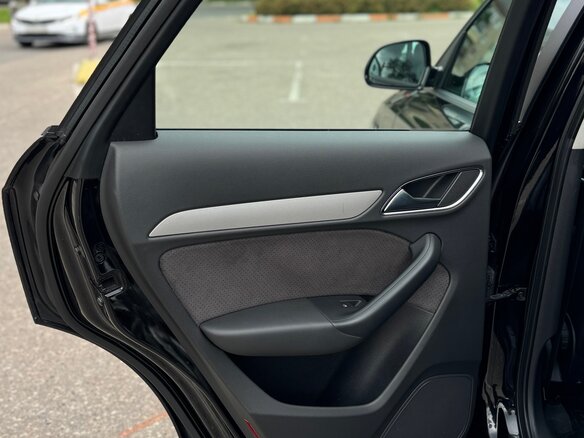 2014 Audi Q3 I (8U), чёрный - вид 15