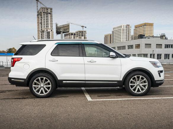 2018 Ford Explorer V Рестайлинг 2, белый, 2799000 рублей - вид 3