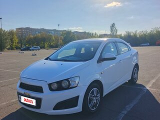 2013 Chevrolet Aveo II, белый, 700000 рублей, вид 1