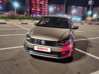 2015 Volkswagen Polo V Рестайлинг, коричневый, 900000 рублей, вид 1