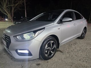 2018 Hyundai Solaris II, серебристый, 1080000 рублей, вид 2
