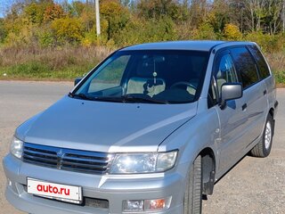 2002 Mitsubishi Space Wagon III, серебристый, 430000 рублей, вид 3