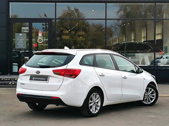 2018 Kia Ceed II Рестайлинг, белый, 1359000 рублей - вид 2