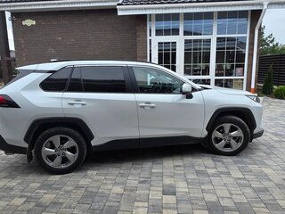 2021 Toyota RAV4 V (XA50), белый, 2850000 рублей, вид 4