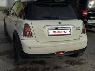 2010 Mini Hatch One II (R56) Рестайлинг, белый, 720000 рублей, вид 3