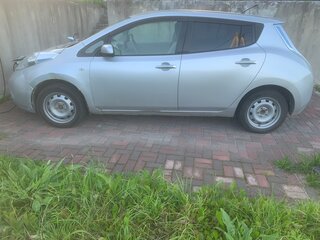 2011 Nissan Leaf I (ZE0/AZE0), серебристый, 1400000 рублей, вид 5