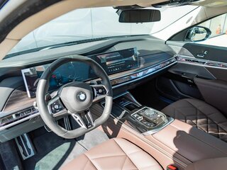 2024 BMW 7 серии 735i VII (G70), чёрный, 13499000 рублей, вид 3
