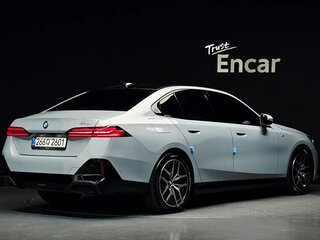 2025 BMW 5 серии 520i VIII (G60/G61/G68), серебристый, 7143521 рублей, вид 3