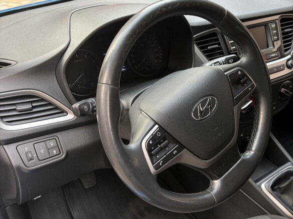 2018 Hyundai Solaris II, синий, 1070000 рублей - вид 4