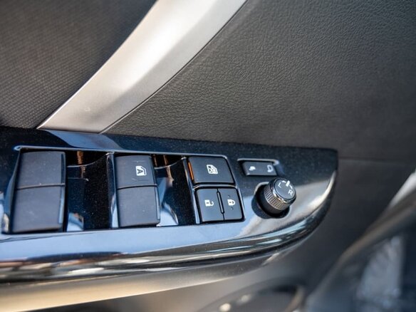 2025 Toyota Fortuner II Рестайлинг, белый, 5780548 рублей - вид 21