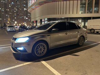2017 Volkswagen Polo V Рестайлинг, серебристый, 1300000 рублей, вид 1