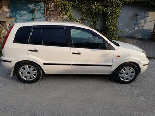 2005 Ford Fusion I, белый, 345000 рублей, вид 2