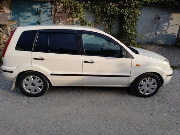 2005 Ford Fusion I, белый - вид 1