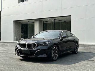 2025 BMW 5 серии Long 530Li xDrive VIII (G60/G61/G68), чёрный, 6170226 рублей, вид 3