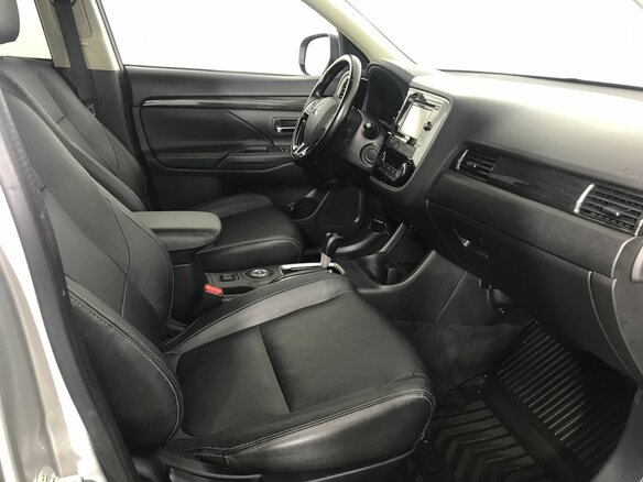 2016 Mitsubishi Outlander III Рестайлинг 2, серебристый - вид 16