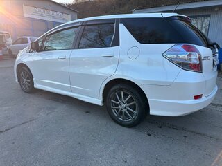 2013 Honda Fit Shuttle I Рестайлинг, белый, 700000 рублей, вид 4