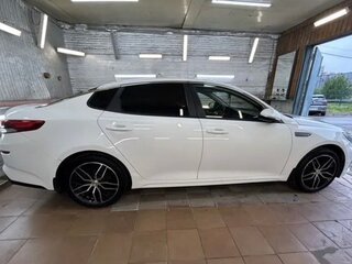 2019 Kia Optima IV Рестайлинг, белый, 1500000 рублей, вид 2