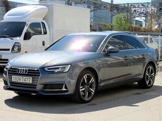 2020 Audi A4 35 TFSI V (B9) Рестайлинг, серебристый, 2300000 рублей, вид 2