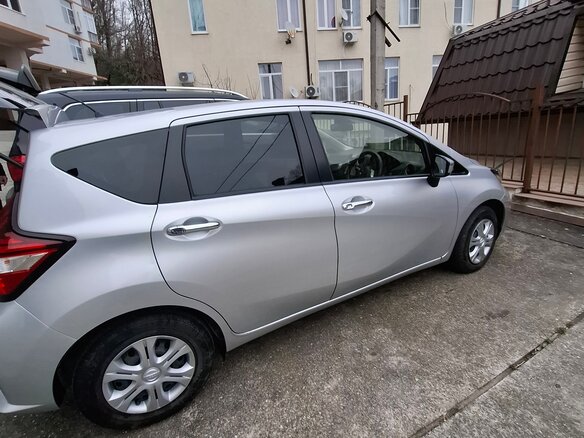 2017 Nissan Note II Рестайлинг, серебристый, 850000 рублей
