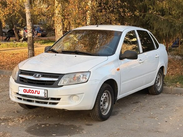 2014 Lada (ВАЗ) Granta I, белый, 300000 рублей