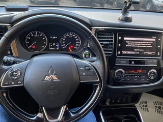 2019 Mitsubishi Outlander III Рестайлинг 3, белый, 1850000 рублей, вид 5