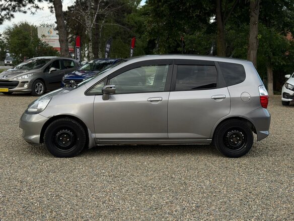 2005 Honda Fit I, серый - вид 2