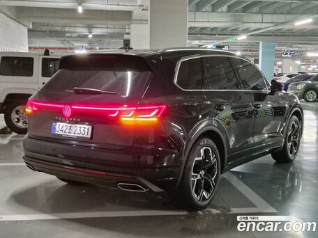 2026 Volkswagen Touareg III Рестайлинг, коричневый, 12673000 рублей, вид 3