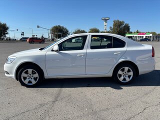 2010 Skoda Octavia II (A5) Рестайлинг, белый, 950000 рублей, вид 3