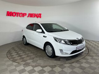 2014 Kia Rio 6-speed III, белый, 945000 рублей, вид 3