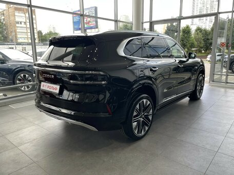 Zeekr 8X