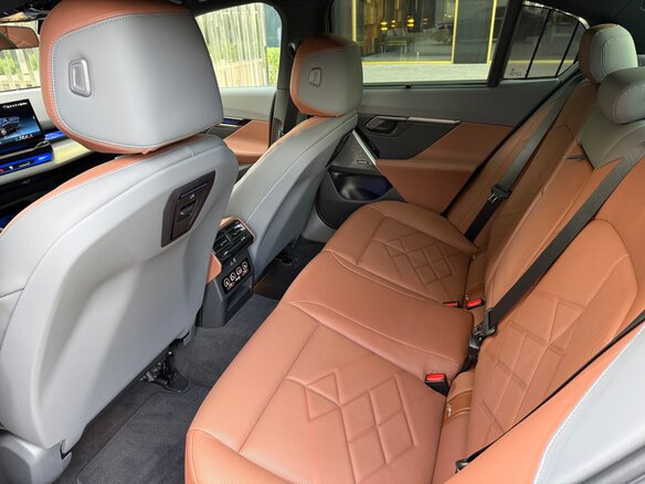 2025 BMW 5 серии 530i xDrive VIII (G60/G61/G68), чёрный, 8195000 рублей - вид 22