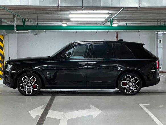 2020 Rolls-Royce Cullinan Black Badge I (Series I), чёрный, 39950000 рублей - вид 2