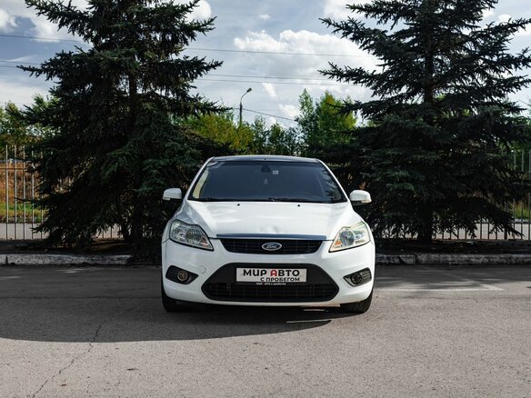 2009 Ford Focus II Рестайлинг, белый - вид 4