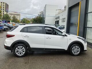 2021 Kia Rio X IV Рестайлинг, белый, 1570000 рублей, вид 4