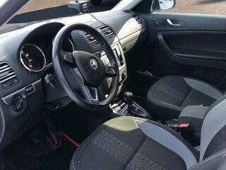 2015 Skoda Yeti I Рестайлинг, белый, 850000 рублей, вид 5
