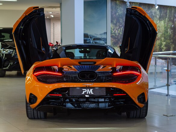 2024 McLaren 750S, оранжевый - вид 13