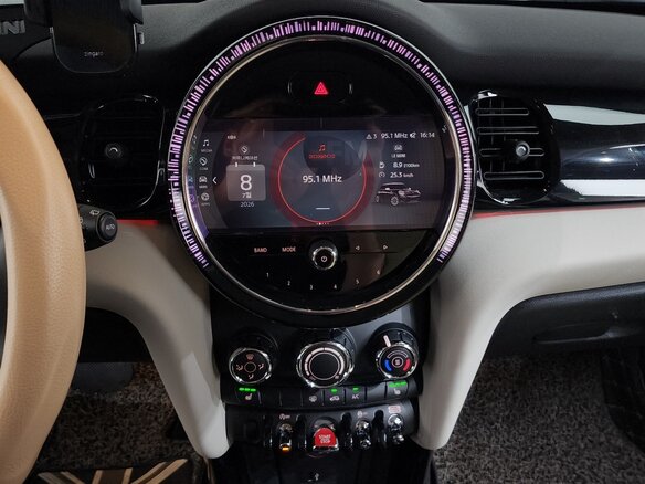 2021 Mini Hatch Cooper III (F55/F56) Рестайлинг 2, серебристый, 1660000 рублей - вид 8