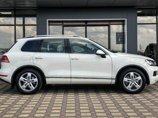 2010 Volkswagen Touareg II, белый, 1299000 рублей, вид 4