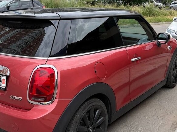 2020 Mini Hatch Cooper III (F55/F56) Рестайлинг, красный, 2200000 рублей - вид 1