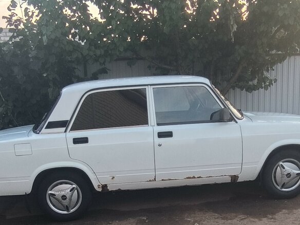 2011 Lada (ВАЗ) 2107, белый, 150000 рублей - вид 2